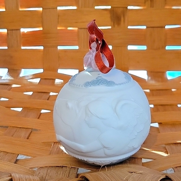 2002 LLADRO CHRISTMAS BALL - Picture 3 of 8